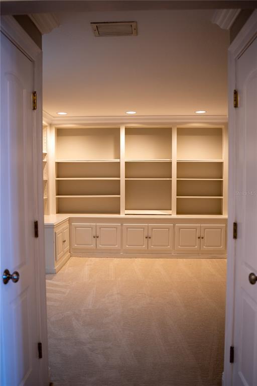 Building Photo - 1 Beach Dr SE