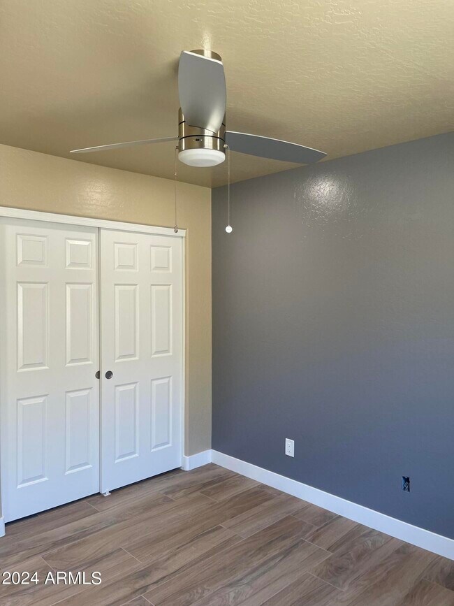 Building Photo - 15433 W Mercer Ln