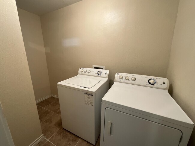 Building Photo - 2210 TX-31