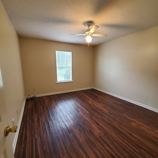 Building Photo - 6126 Vinnie Dr