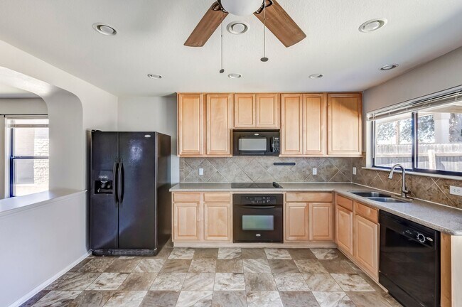 Building Photo - 8510 Starview St