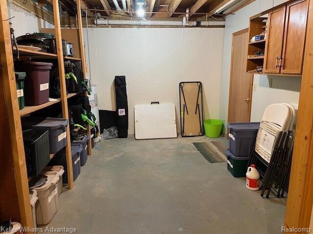 Building Photo - 245 Lynbrook Dr