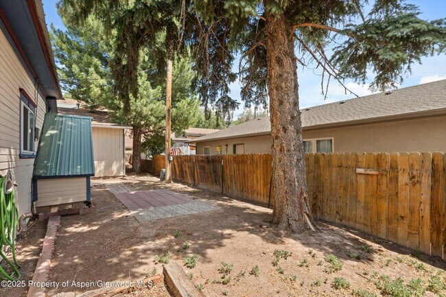 Building Photo - Charming Single Family Home in Rifle for Rent