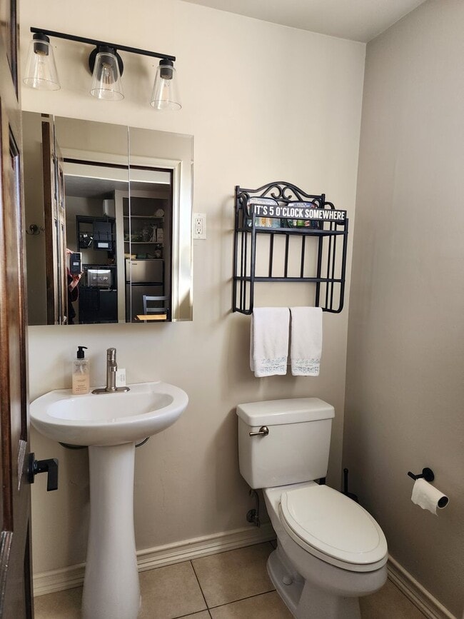 Building Photo - Furnished or Unfurnished Studio With Private Pool and Utilities Paid in Oceanside