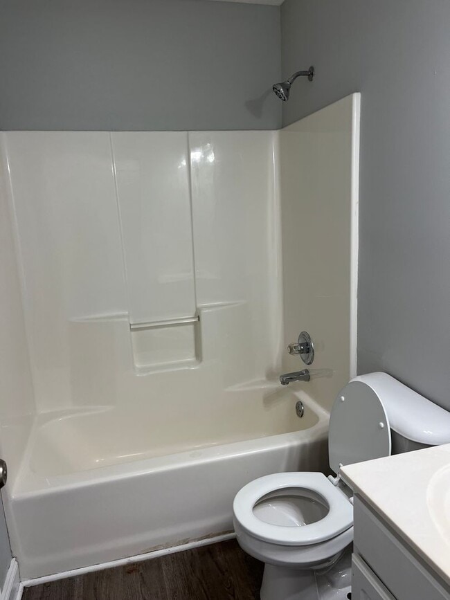 Building Photo - Now Leasing! Move In Ready home with 2 car garage and fenced in backyard!