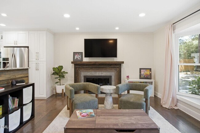 Building Photo - 603 N Estes Dr