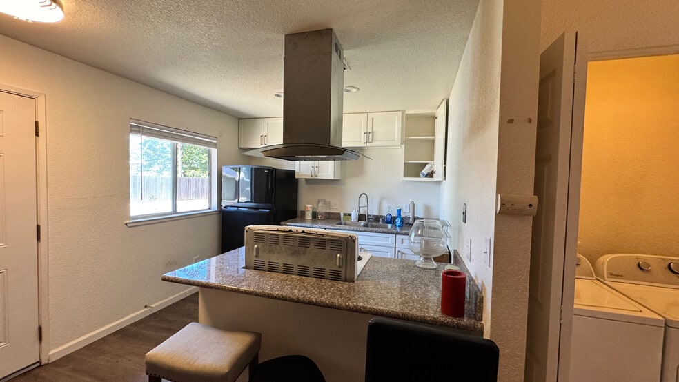 Building Photo - 203 Lualan Ln