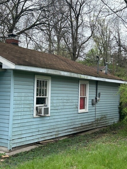Building Photo - 602 Sheppard St