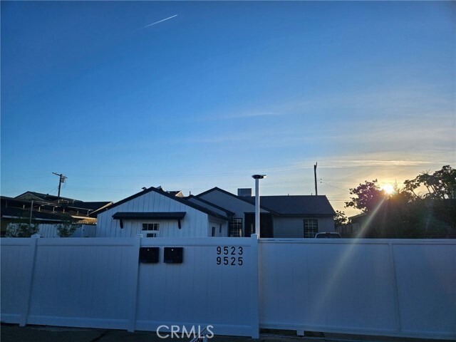 Building Photo - 9525 Stanwin Ave