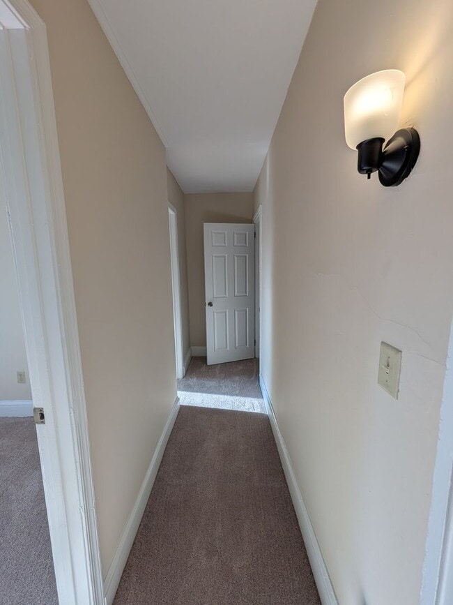 Building Photo - Beautiful Remodeled 3 Bedroom Home