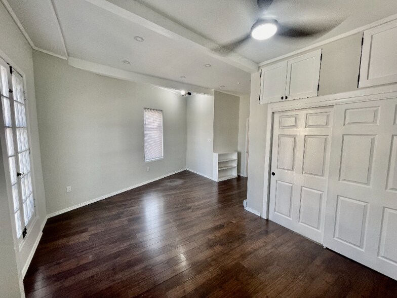 Building Photo - 1005 Frankford Ave