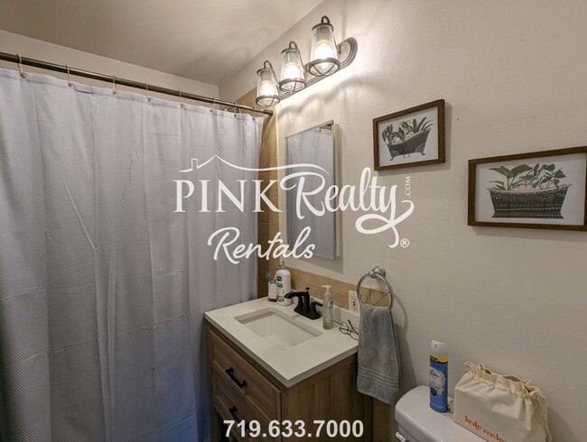 Building Photo - 1719 W Kiowa St