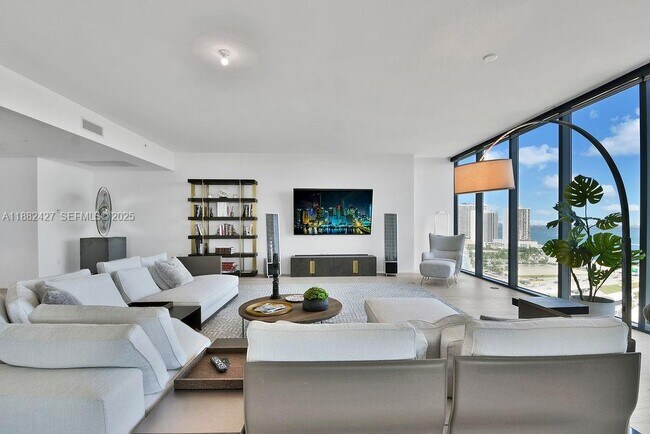 Building Photo - 1000 Biscayne Blvd