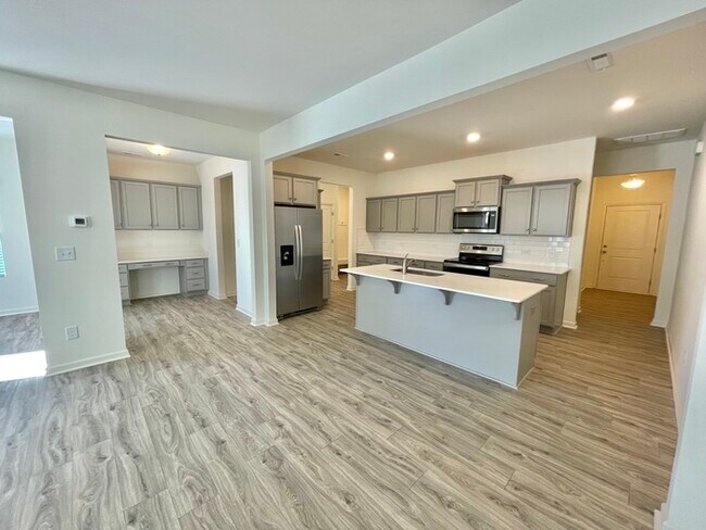 Building Photo - 105 Luna Ln