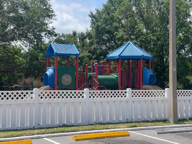 Building Photo - 7210 N Manhattan Ave