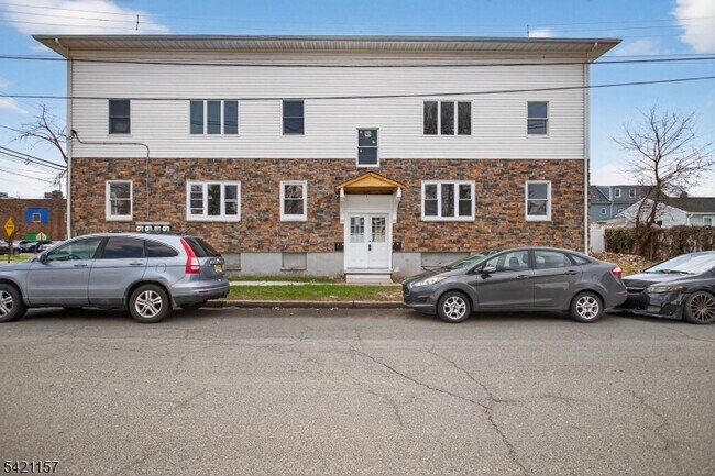 Building Photo - 378 Grand St