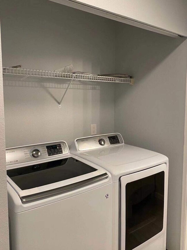 Building Photo - CLICK "REQUEST A TOUR" NOW!