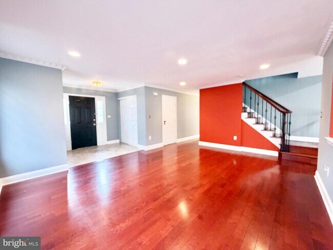 Building Photo - 37 Richards Rd