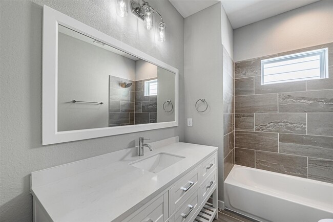 Building Photo - 6725 Parker Oaks Ln