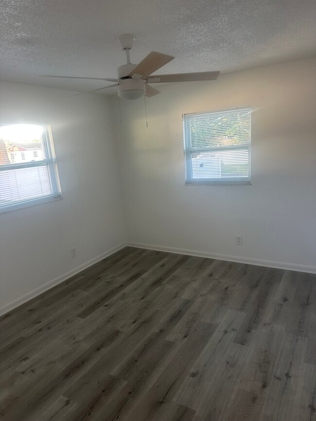 Building Photo - 732 62nd Ave N