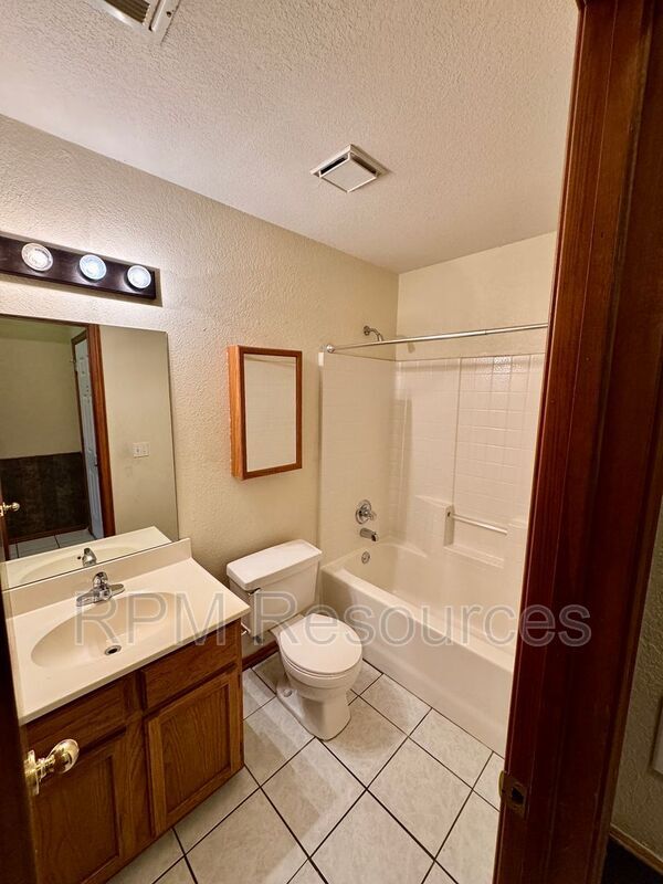 Building Photo - 2129 Harbor Dr