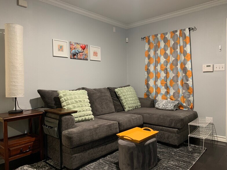 Building Photo - 407 E 45th St #116