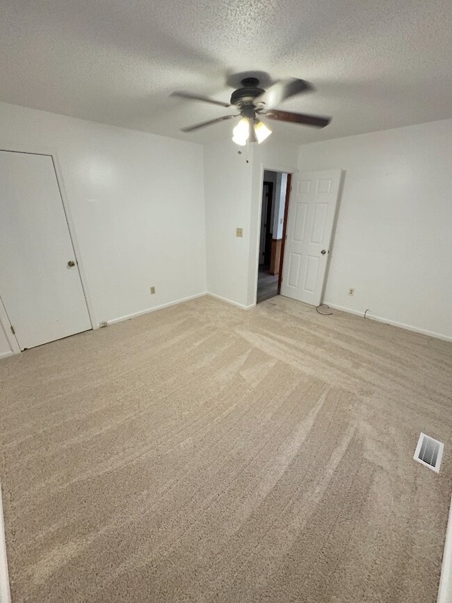 Building Photo - 47 East Dr