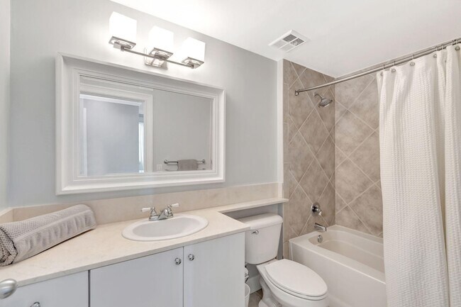 Building Photo - 804 E Windward Way