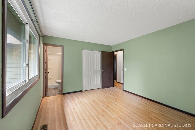 Building Photo - 2S211 Sanchez Dr