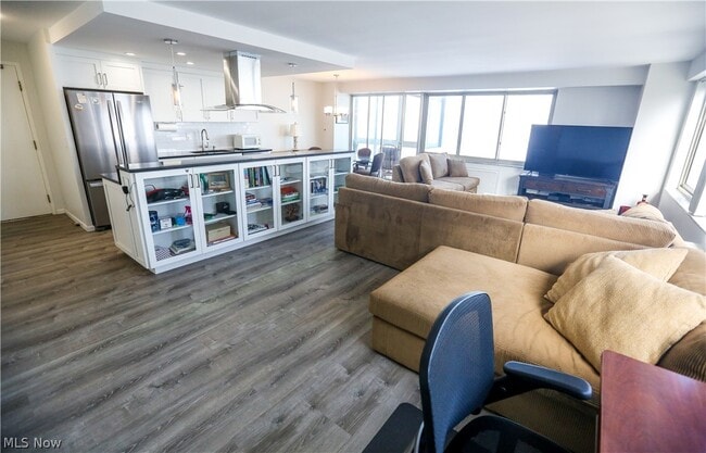 Building Photo - 12520 Edgewater Dr