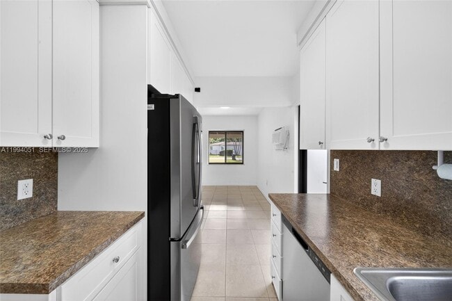 Building Photo - 3255 SW 60th Ave