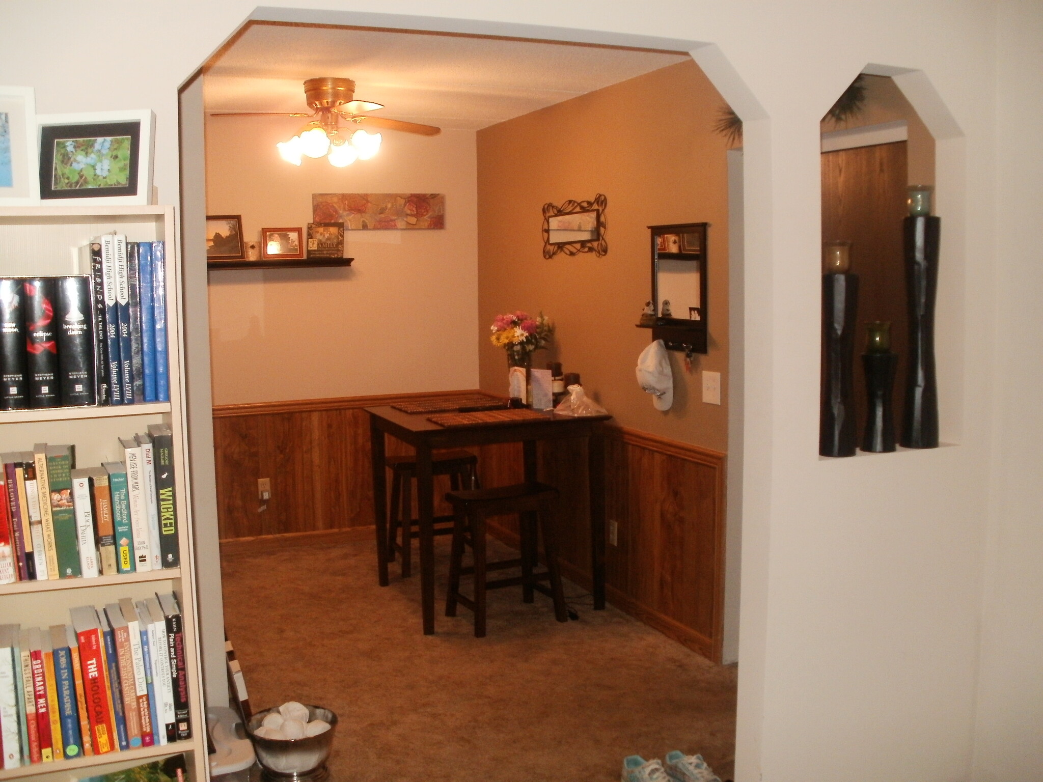 Arched dining area - Elmwood Apartments