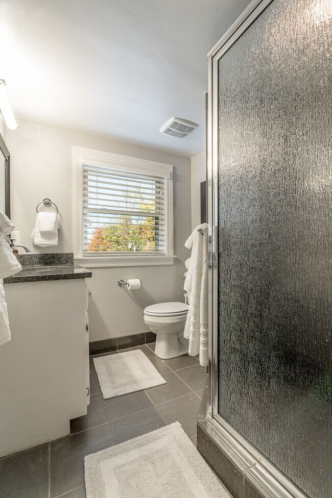 Building Photo - WHAT A VIEW!!! FULLY FURNISHED 5 BEDROOM & 4 BATH ON TOP OF MOUNT SEQUOYAH!!!