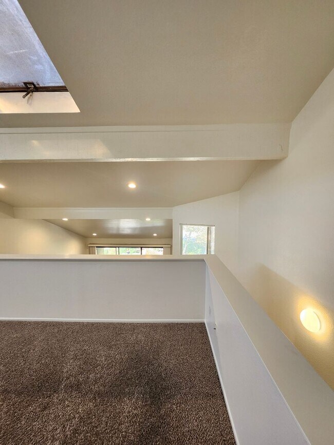 Building Photo - Beautiful 2-Bedroom Condo in Phillips Ranch