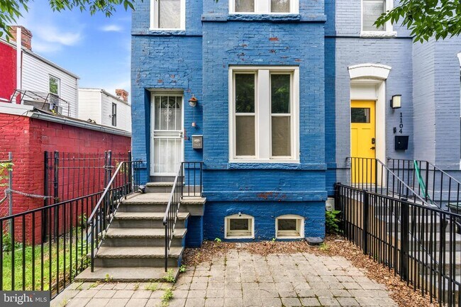 Building Photo - 1102 Trinidad Ave NE