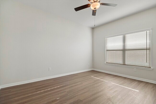 Building Photo - 417 Mustang Trot Dr