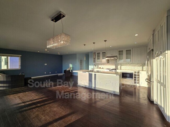 Building Photo - 509 N Helberta Ave