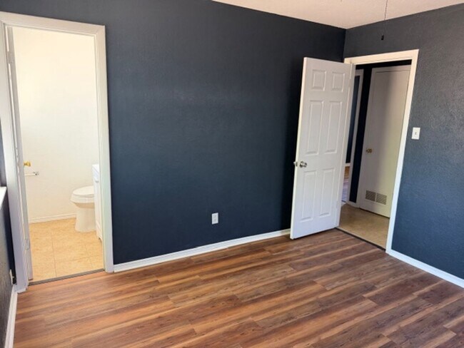 Building Photo - CALL FOR MOVE IN SPECIAL!!! Room for Everyone! Charming 4-Bed 1.5 Bath
