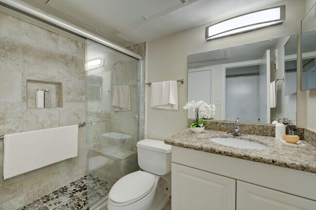 Building Photo - 2425 Augusta Dr