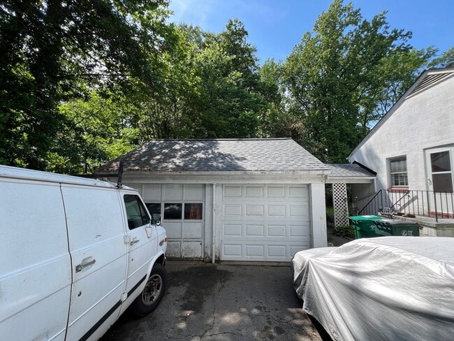 Building Photo - Adorable 2bdrm/1bth Ranch Style Home Conve...
