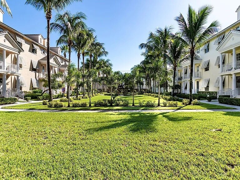 Building Photo - 1550 Limetree Bay Ave