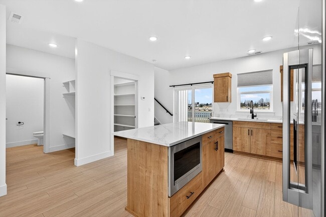 Building Photo - BRAND NEW TOWNHOME IN REXBURG WITH GARAGE