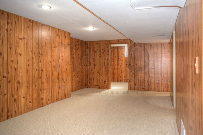 Building Photo - **COMING SOON** Spacious Hobby Home