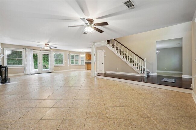 Building Photo - 515 Spring Gate Ln