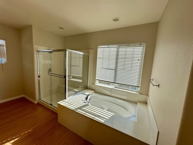 Building Photo - Large beautiful home, new paint. Bedroom a...