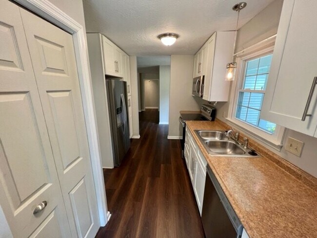 Building Photo - 3 Bedroom, 2 Bathroom w/ Covered Deck on Large Lot