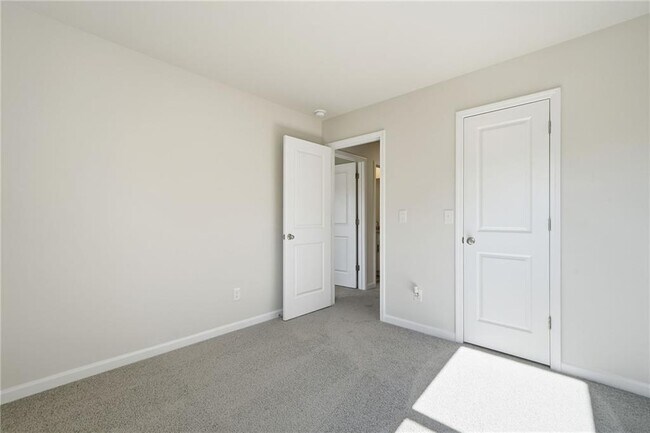 Building Photo - 3966 Oakwood Ter Ct