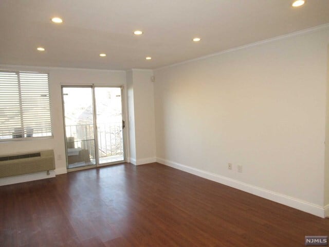 Building Photo - 320 Anderson Ave