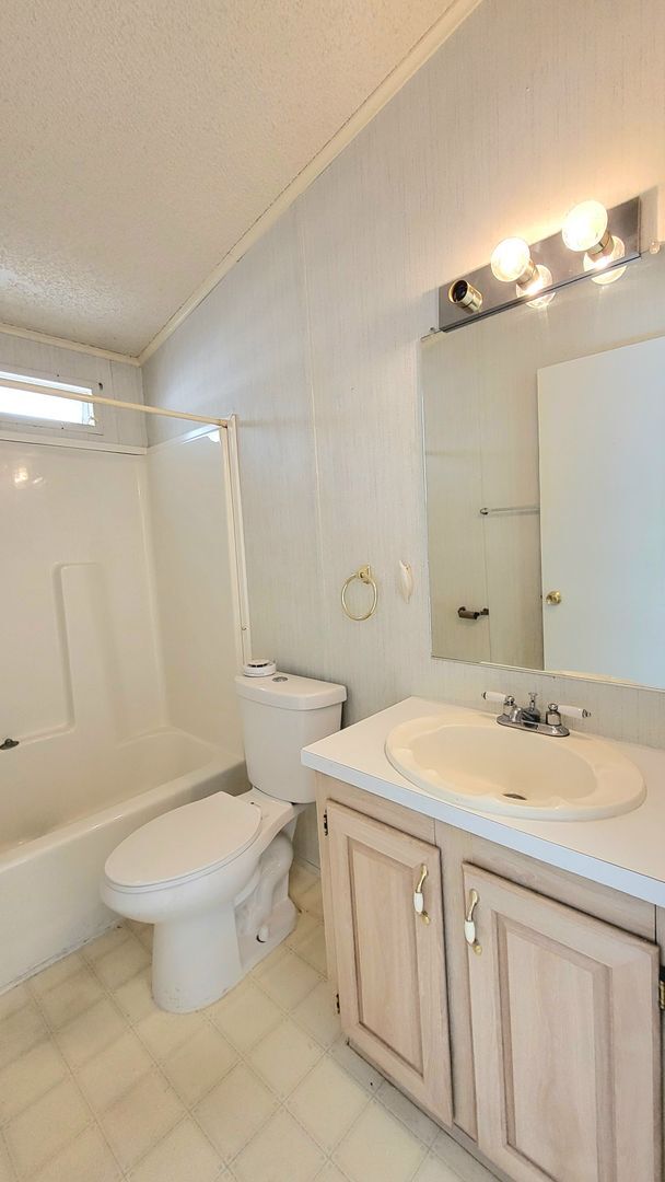 Building Photo - 521 Alaska Way