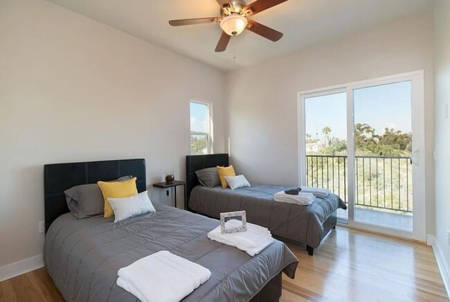Building Photo - Top floor Canyon View in Normal Heights. E...